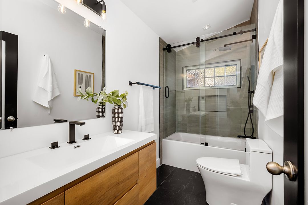 Daily Bathroom Cleaning Habits for a Fresher Home