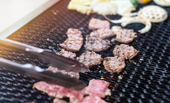 中秋烤肉後怎麼清？4種清潔工具搞定焦垢、油污與垃圾